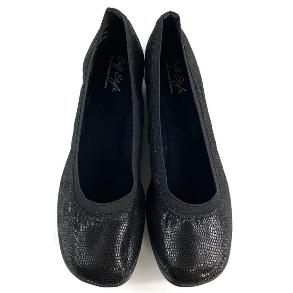 Soft Style by Hush Puppies Black Flats Size 9.5 US